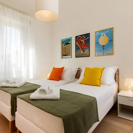 Apartman Modern 2-bed Flat, 250m From Sea